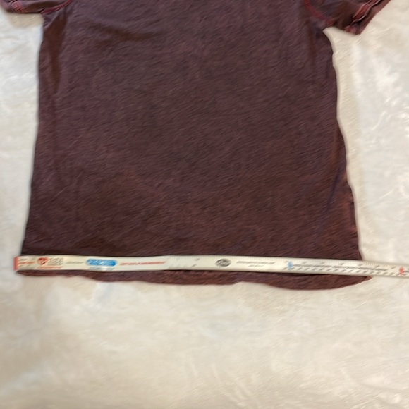 Distillery Men’s size Medium burgundy tshirt. - Picture 6 of 7